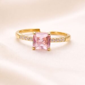 Anillo con piedra rosa